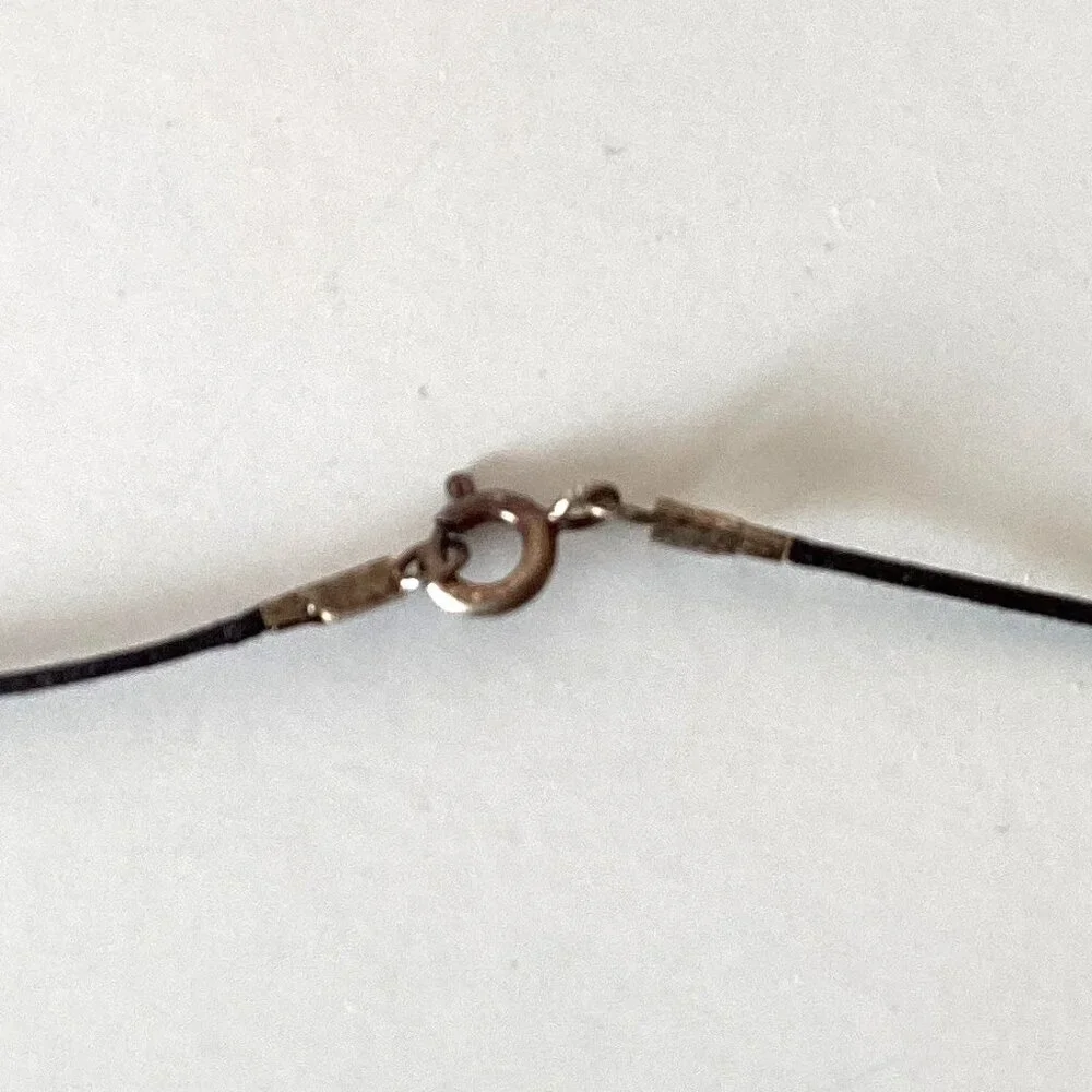 A Metal Circle Round Necklace With Blue Gift Bag Jewelry - Picture 5 of 5